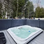 Country With Hot Tub 约克