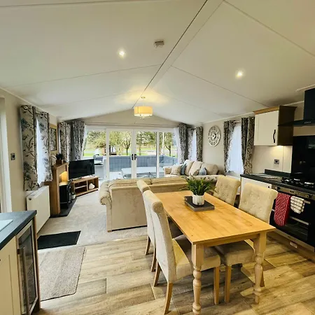 Country With Hot Tub بيت للعطل *