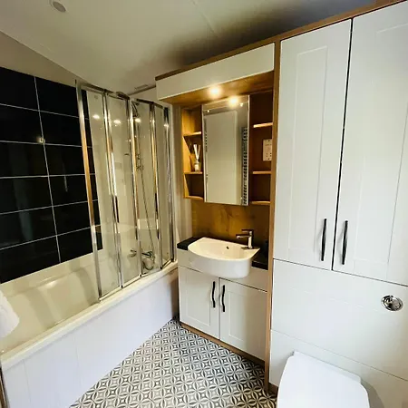 Country With Hot Tub بيت للعطل