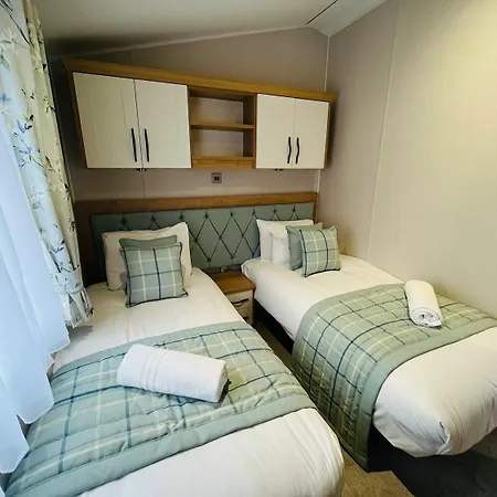 Country With Hot Tub يورك