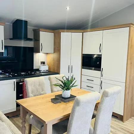 Country With Hot Tub بيت للعطل